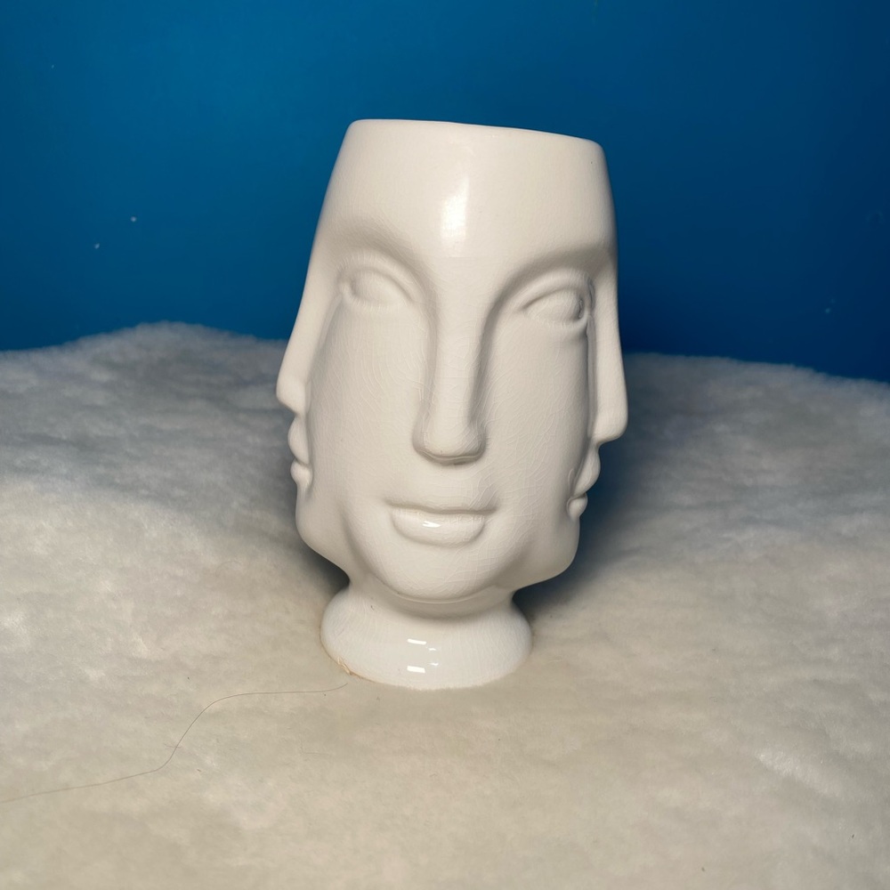 White Crackled Four Faces Vase